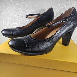 Bieviel size 40 black, mary jane, slingback, high heeled shoes.